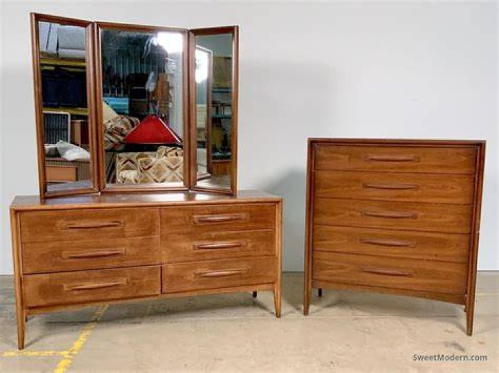 broyhill dresser