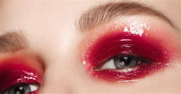 glossy eyeshadow