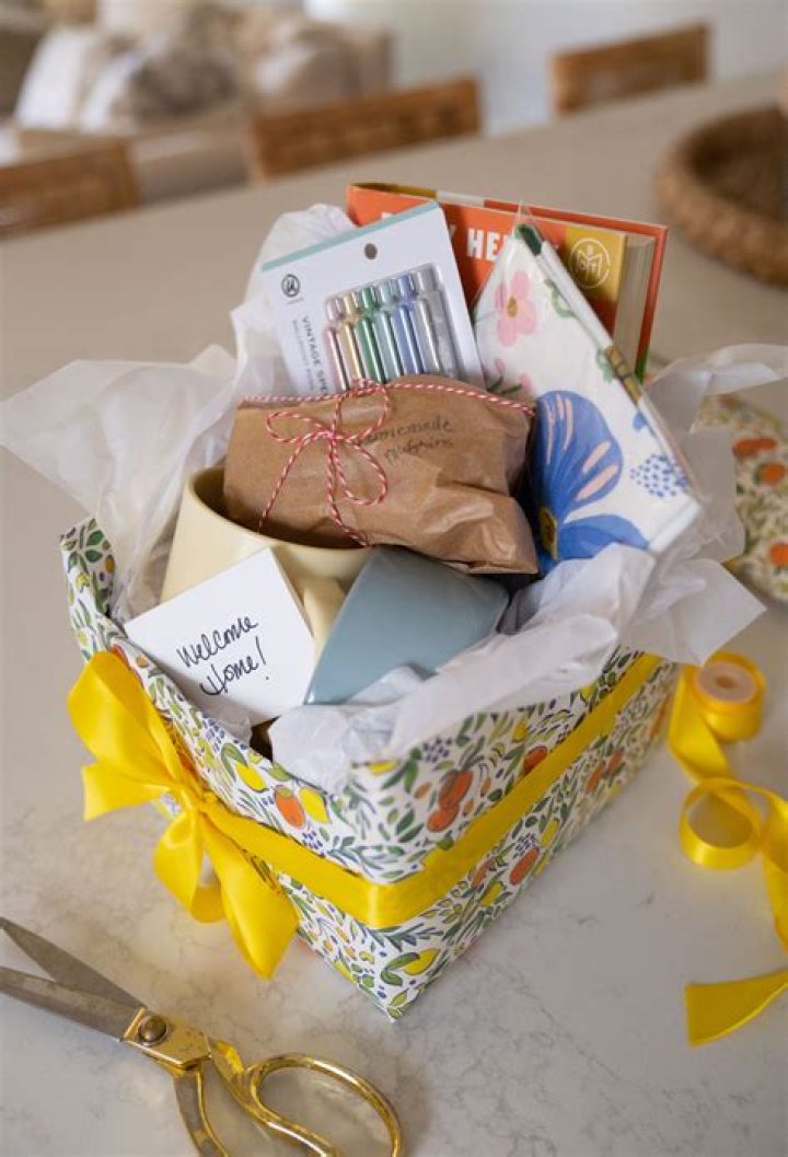 How do you make your own DIY window cleaner?