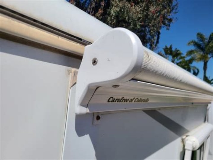 How do you manually retract carefree awning?