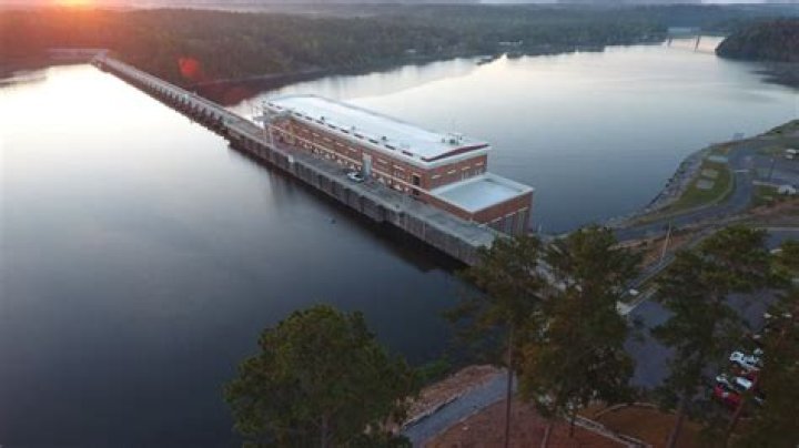 How long is Lake Martin