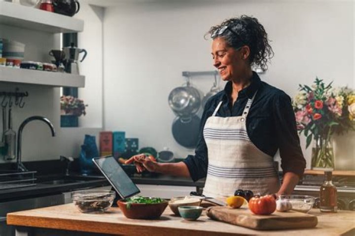 How much does a cook make at a nursing home