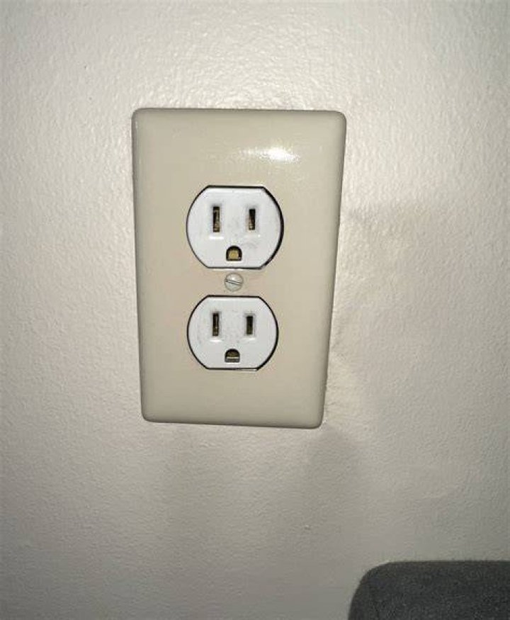 What would cause an electrical outlet not to work?