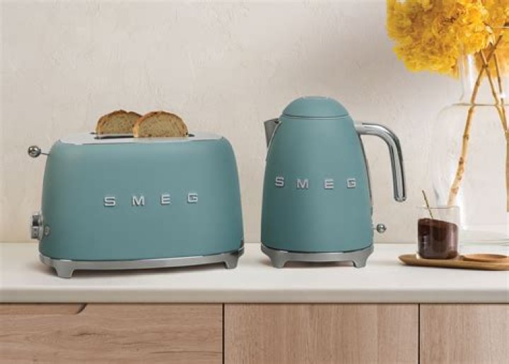 Who is Smeg made by
