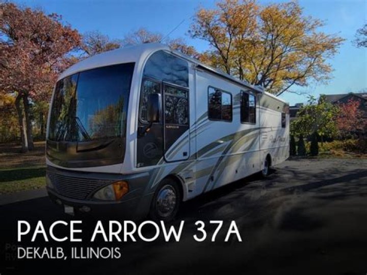 Who makes Pace Arrow motorhomes?