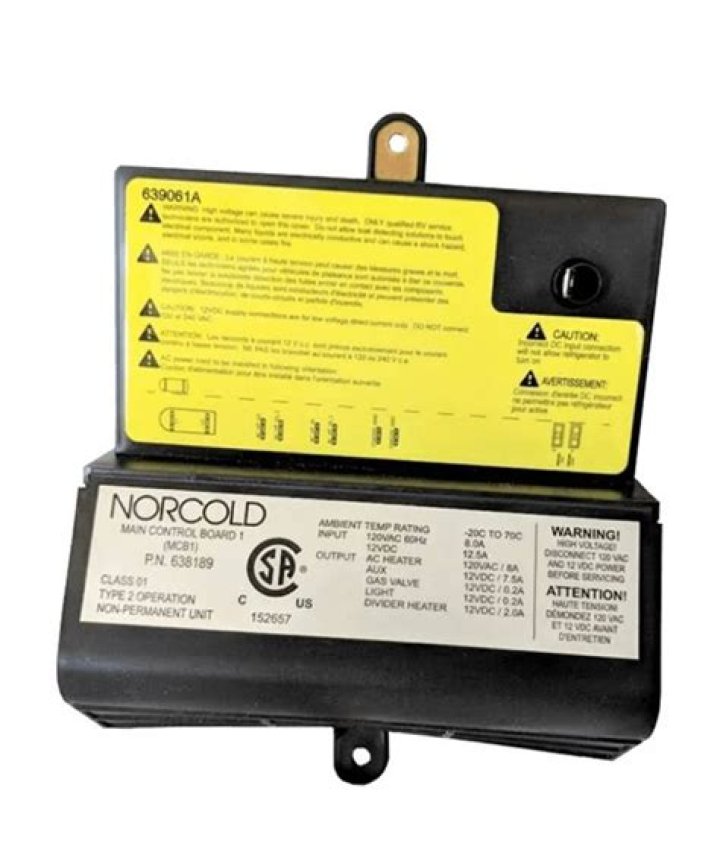 Why is the Norcold fault code flashing 5 times?